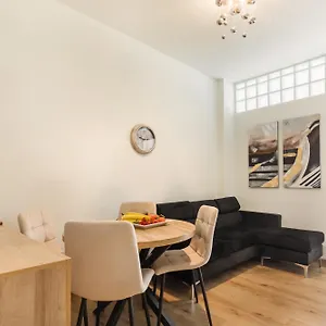 https://stavroulas-house-city-center-2-iasonidou-2beds-2baths.hotels-of-thessaloniki.com